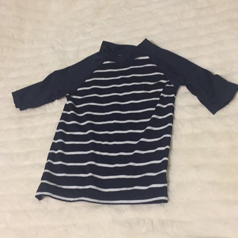 Children’s place 5/6 navy rash guard
